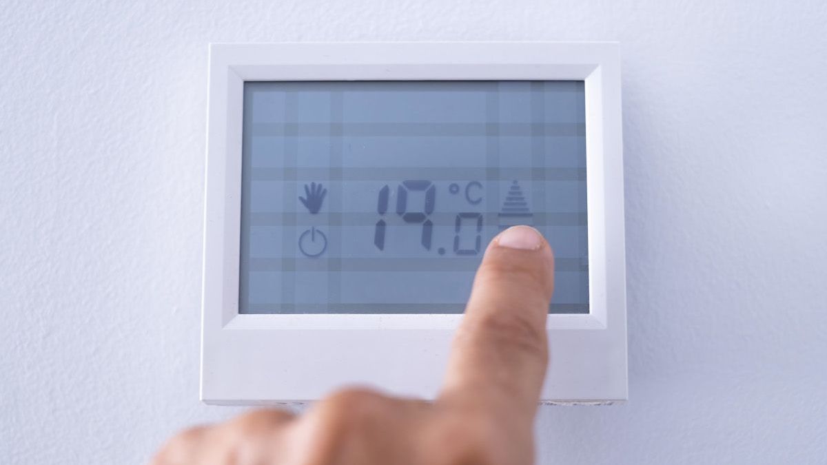 Un thermostat pilotant le chauffage d'un logement.