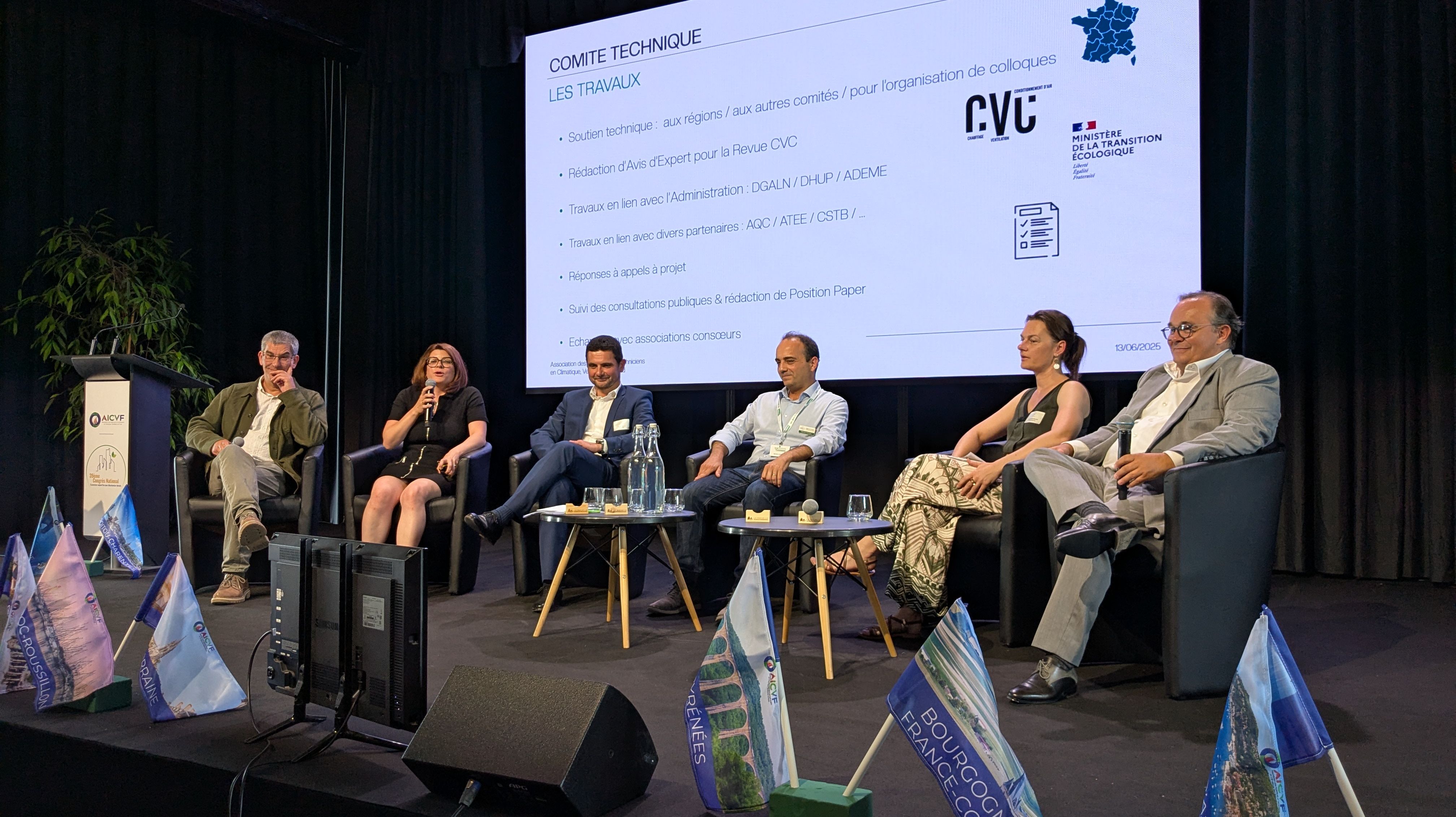 De gauche à droite : Hugues Haëntjens d'Uniclima ; Solène Duprat de l'AICVF ; Aristide Belli de l'Atee ; Sylvain Courtey d'Eurovent Certita Certification ; Caroline Bouteloup du CSTB ; et Frank Hovorka de l'AICVF.