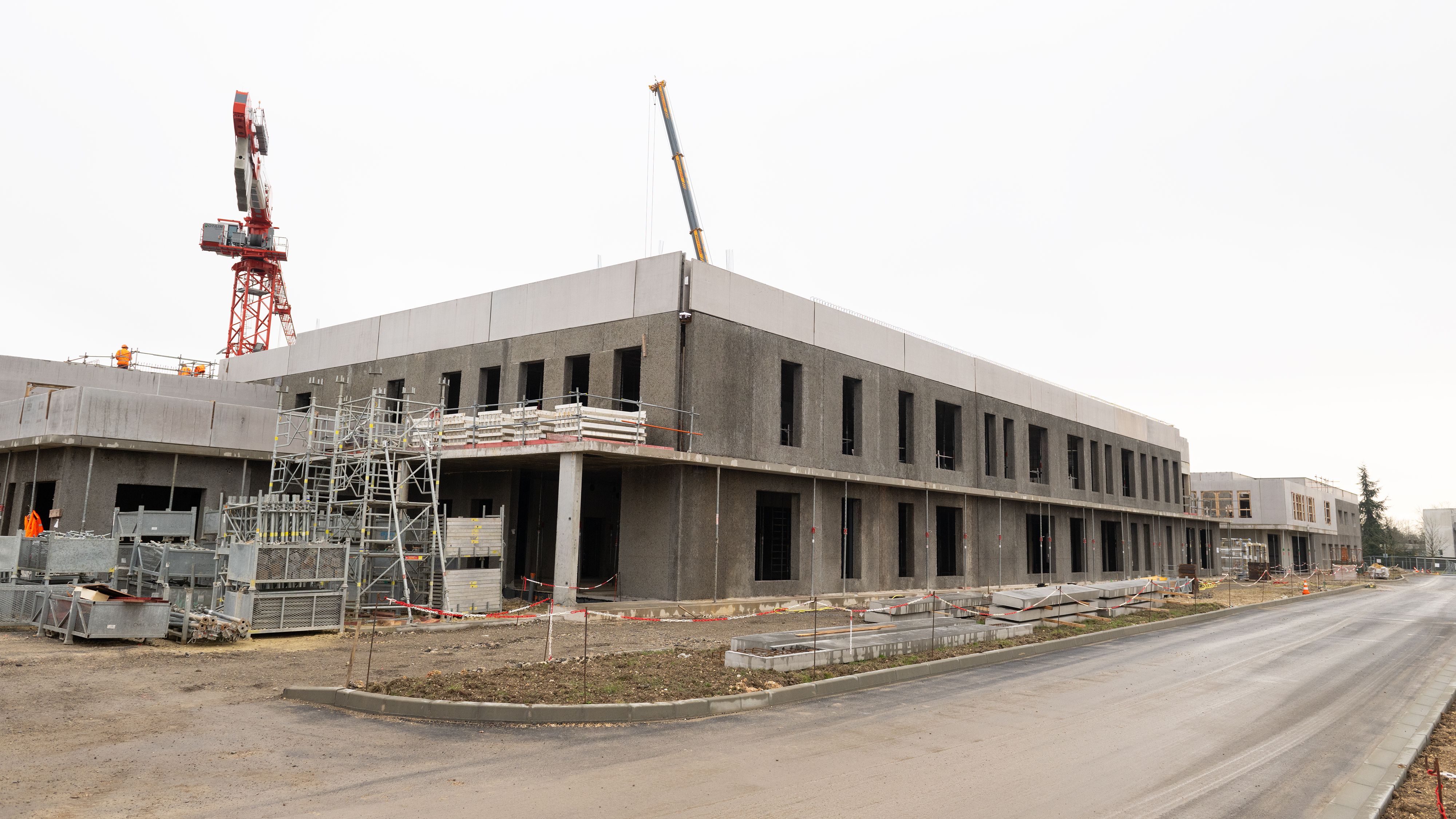 Spurgin-Leonhart a livré 8.000 m² de panneaux préfabriqués à Bouygues Construction pour l’édification du nouvel hôpital psychiatrique de Tours (Indre-et-Loire), premier projet de santé labellisé BBCA.