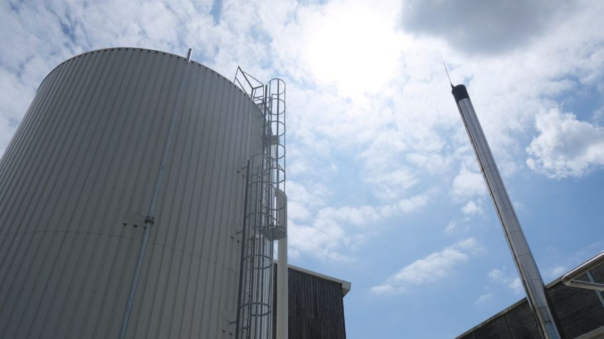 Cuve de stockage de la centrale solaire thermique Newheat alimentant le réseau de chaleur urbain de la ville de Pons (Charente-Maritime). Photo d'illustration. Réseau de chaleur urbain Newheat