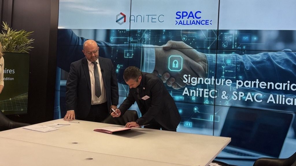 Jonathan Duval, président de l'Anitec (à gauche), et Mickaël Wajnglas, secrétaire général de la Spac Alliance, lors de la signature du partenariat.