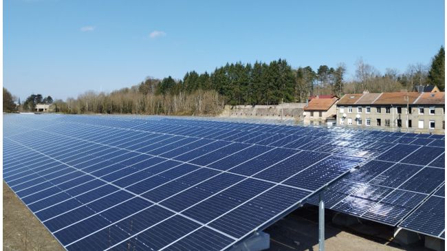 La centrale solaire de Cirey-sur-Vezouze (Meurthe-et-Moselle) en cours de construction.