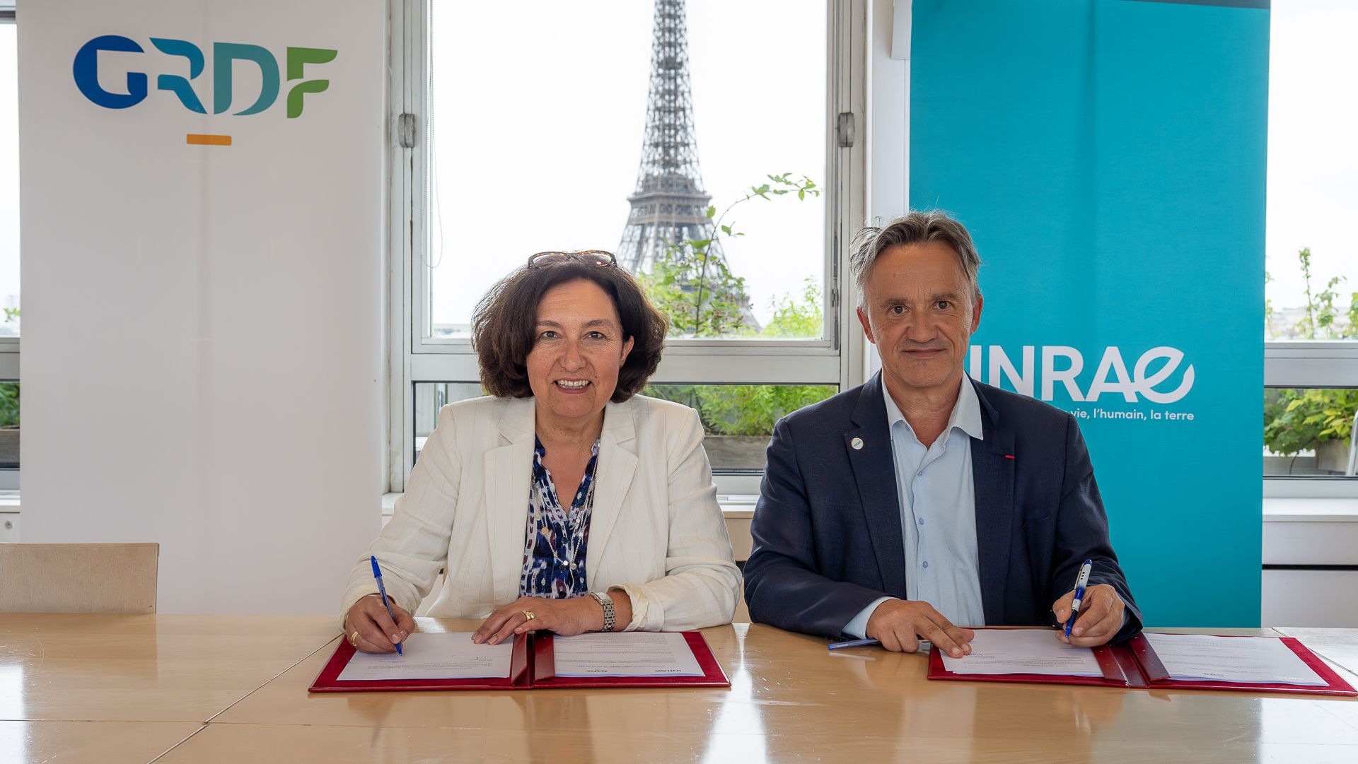 Laurence Poirier-Dietz, directrice générale de GRDF, et Philippe Mauguin, président-directeur général de l'Inrae.