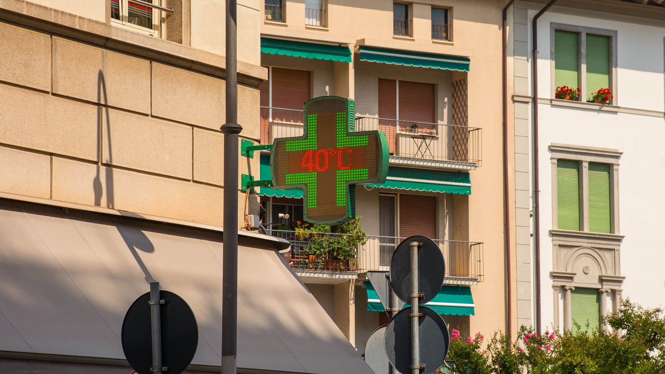 Illustration d'une vague de chaleur en milieu urbain.