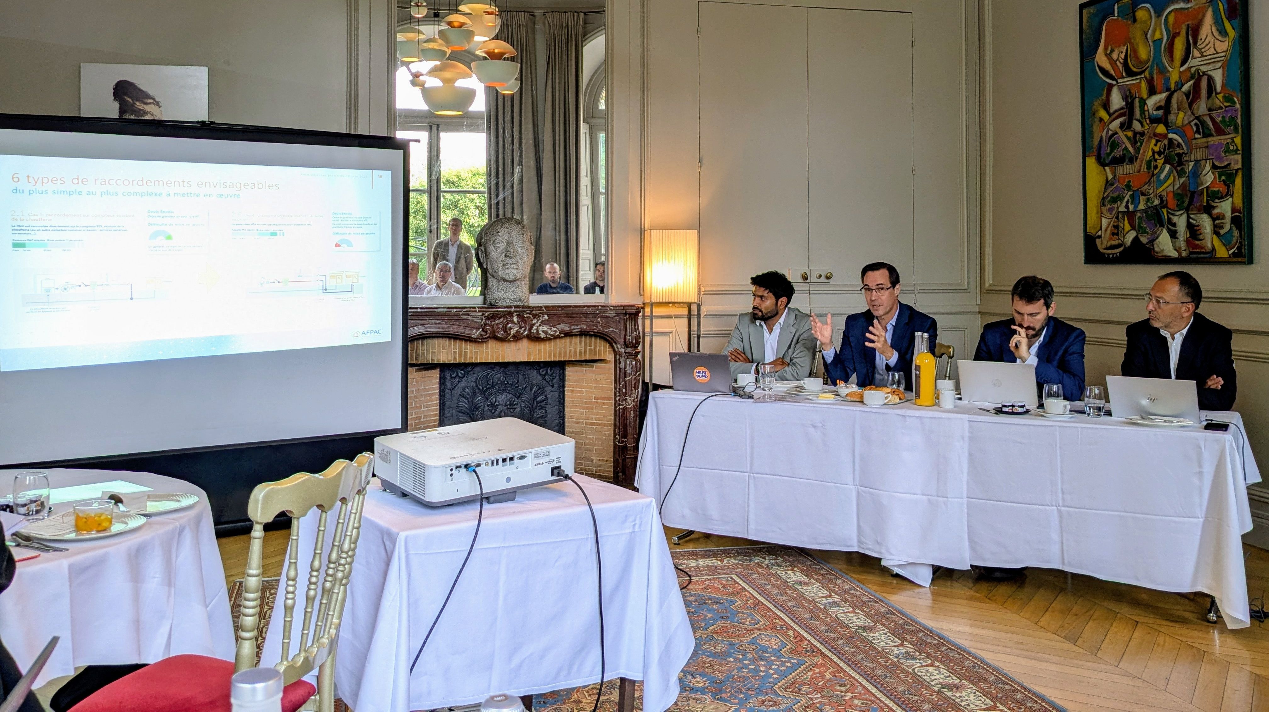 De gauche à droite : Arnaud Meyer (Afpac), François Auzoux (Enedis), Jérémie Almosni (Ademe) et François Deroche (Afpac).