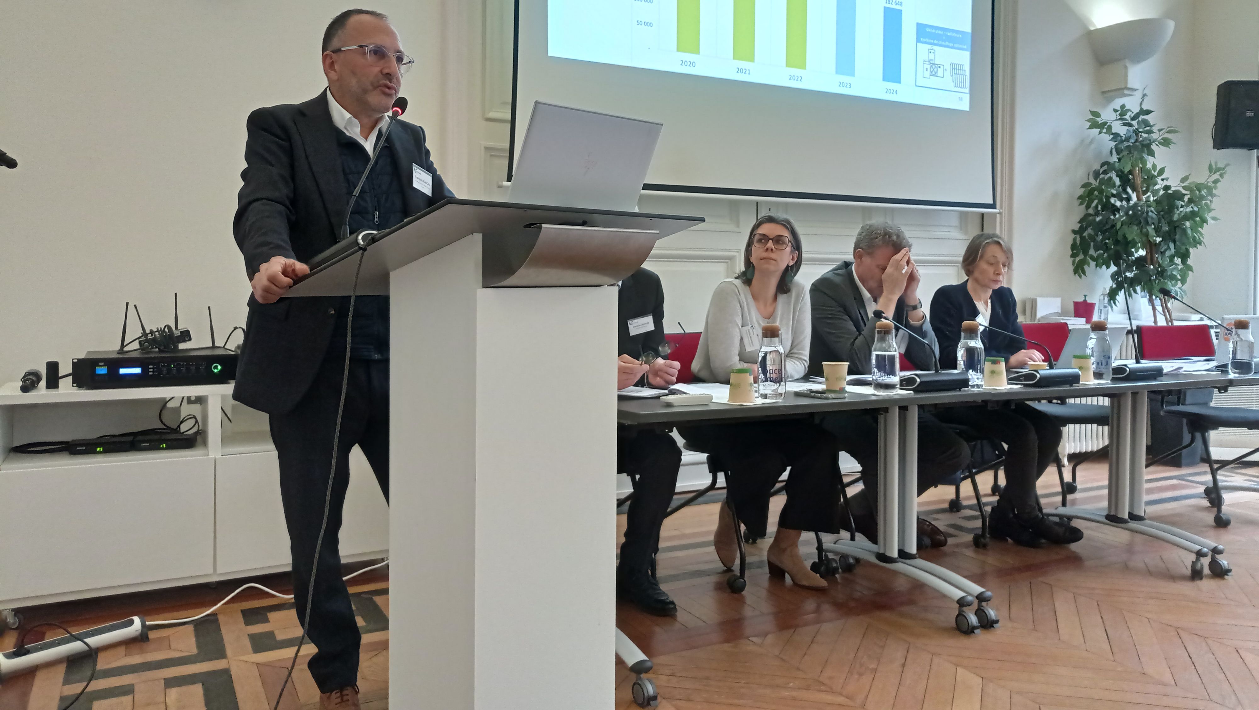 François Deroche, président de l'Afpac, lors de la conférence de presse annuelle de conjoncture de la filière du génie climatique, le 6 février 2025 à Paris. François Deroche, président de l'Afpac.